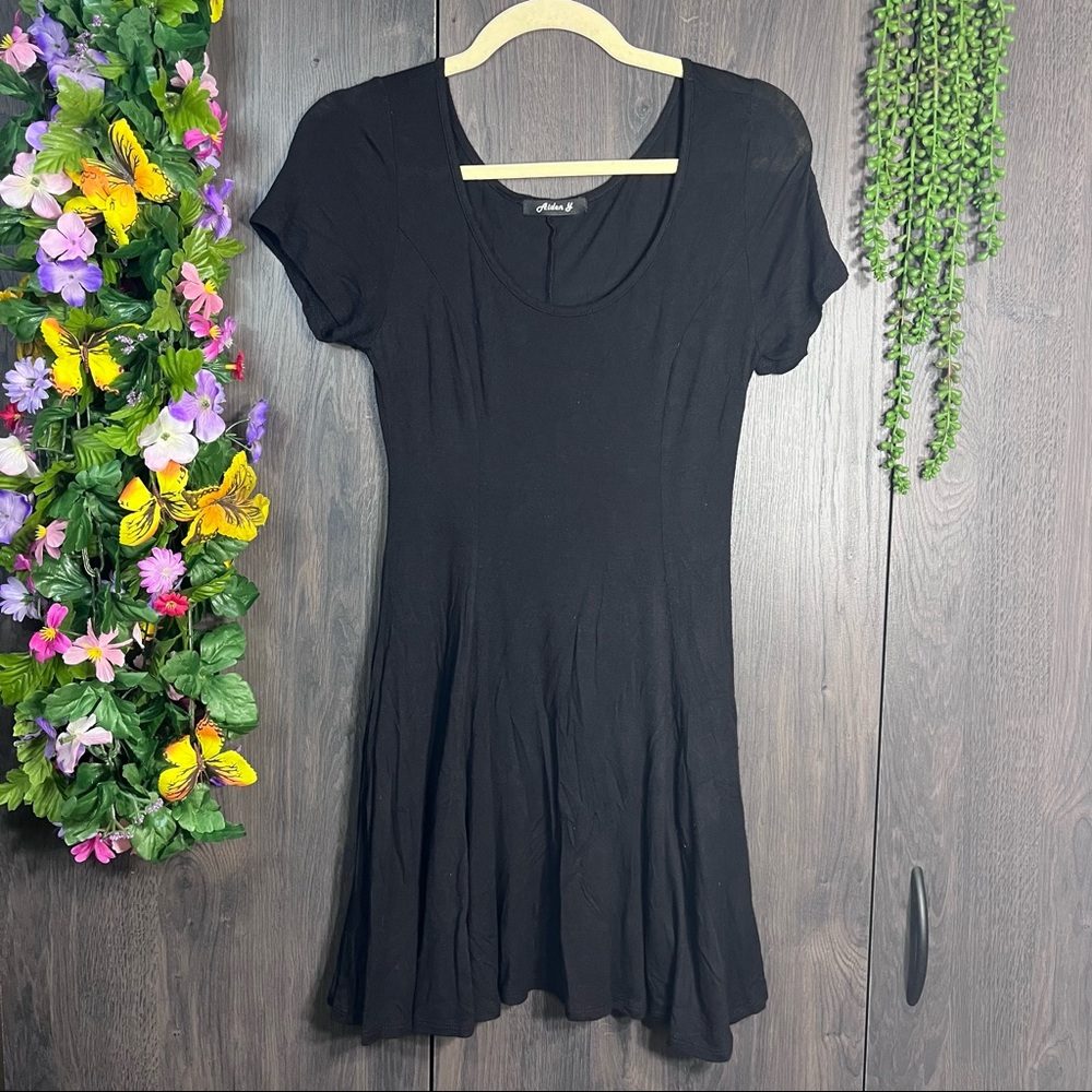 „🌸5/$25🌸Aiden Y Short Sleeved Black Mini Dress Size Medium